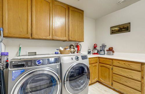 Hot Tub and Huge Patio Home 5 Mi to Old Town Auburn - Foto 21