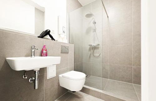 Tolstov Apartments - 3 Room Apartment - Kitchen - Dining Room - Terrace - 25 min to Messe DUS - Foto 18