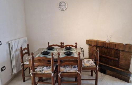 San Miniato 2-Bed Villa Sleeps 6 with Parking - Foto 7