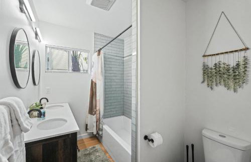 Belmont Shore Getaway with Hot Tub and Firepit - Foto 28