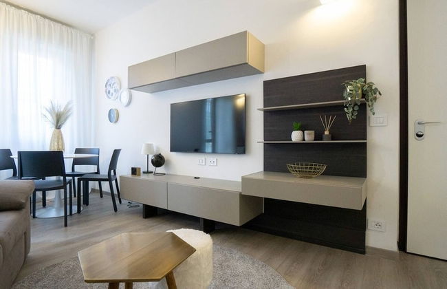 Charming and Modern Three-bedroom Apartment in the Heart of the City of Asti - Foto 9