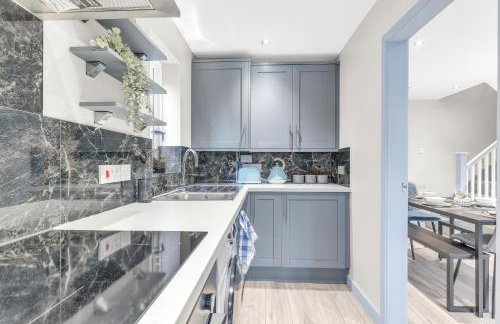 MK 2-Bedroom Contractor's Gem, 5 beds, sleeps 6, free parking - Foto 8