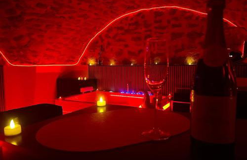Secret LoveRoom - SpaBalnéo, Lit King Size, CLIM, Chic, calme et discret, 2 personnes - Foto 13