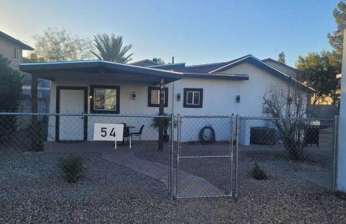 3 Bedroom, 2 Bath Whole House, ASU, Tempe, Scottsdale on Light Rail - Photo 31