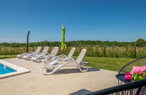 Family holiday house with private pool and playground - Foto 36