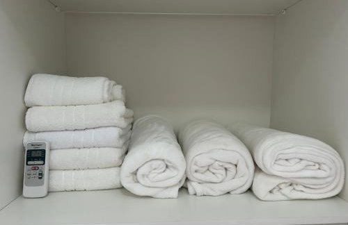 Apartamento sala e quarto com ar na Praia do Abricó - Foto 13