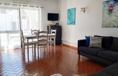 Casa dos Sorrisos - 3 bedroom apartment, terrace, barbecue, AC, Wifi, beach - Foto 2