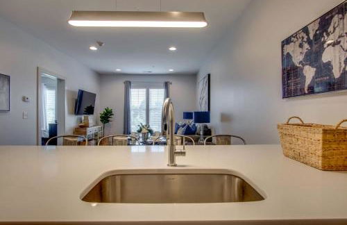 New East Nash - King Bed Short Drive to Dwntwn - Foto 12