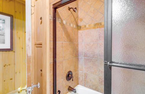 Waterfront Torch Lake Cottage with Dock and Fire Pit! - Foto 20