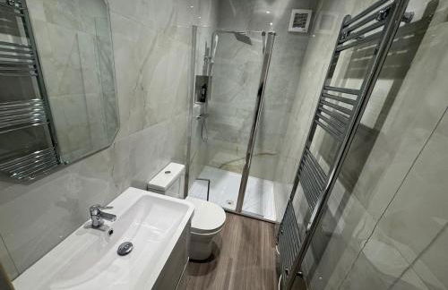 Brand New Luxury Centrally Located 2BR Apartment - Foto 2