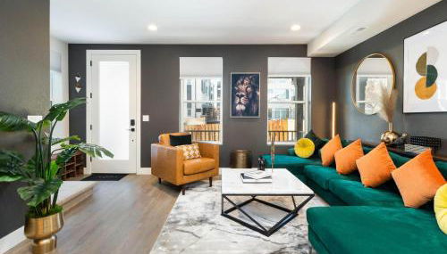 Stunning 3BD 3.5 BA - 10 Min to Downtown! Garage! - Foto 2