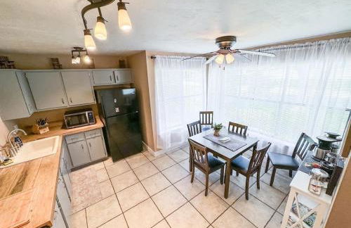 Cozy Cottage private back yard and free coffee - Foto 10