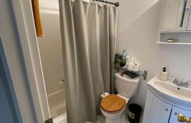 Cozy One-Bedroom Retreat in the Heart of Smithtown - Foto 6