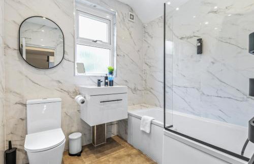 Modern City Centre Townhouse sleeps 10 & Parking - Foto 11