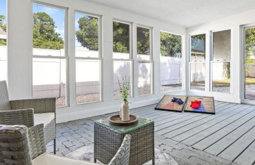 Sunny Palmetto Oasis: 4br Home With Private Pool 4 Bedroom Home by RedAwning - Photo 4