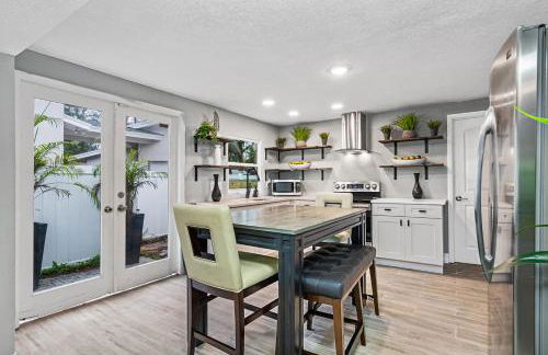 Modern House in Clearwater with access to a Shared Swimming Pool - Foto 13