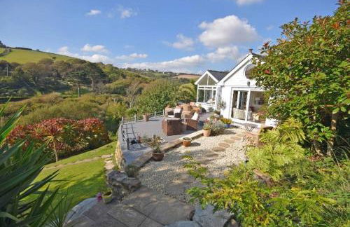 Beach Front House with Stunning Sea Views and Free Parking - Foto 4