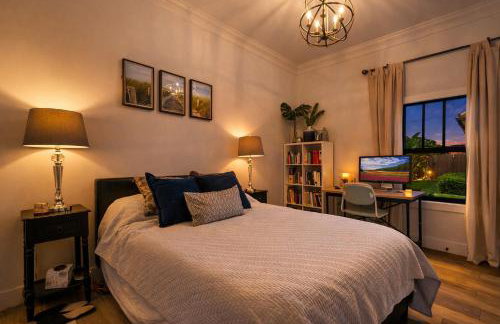 Elegant 4BR Home Guest House Private Yard - Foto 4