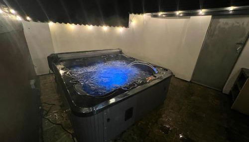 Modern upside down property with hot tub - Foto 2