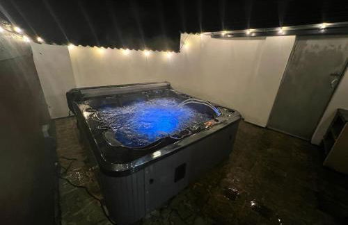 Modern upside down property with hot tub - Foto 2