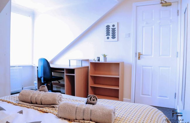 Beautiful 5-bed House Roker Beach - Photo 13