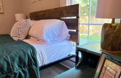 1920 Brick House-Hot Tub-Outdoor Brickoven Pizza-Pets-Breweries - Foto 44