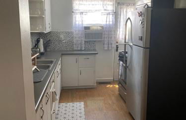 DOWN TOWN BUNGALOW Entire home available - Foto 9