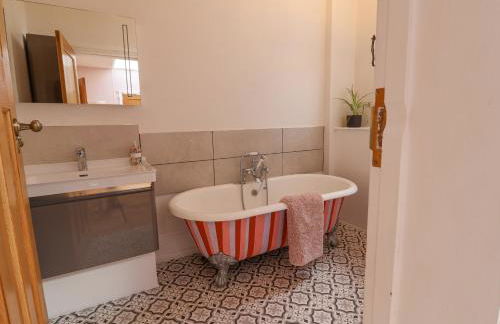 Red House - Photo 38