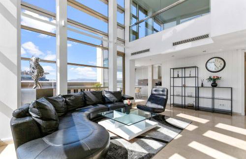Penthouse Duplex with Epic Views - Photo 10