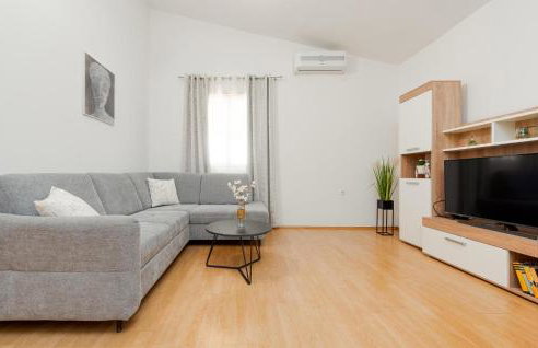 One-Bedroom Apartment In Podgradina - Photo 9