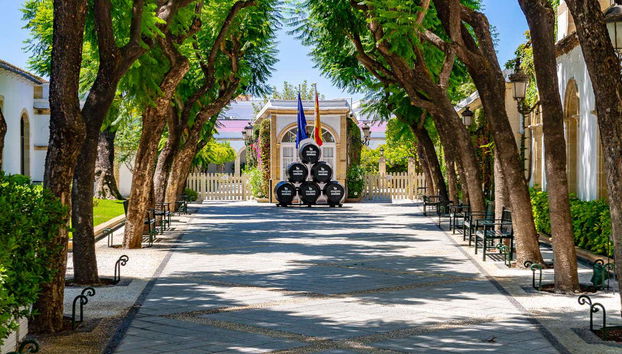 Entrée des Bodegas Osborne