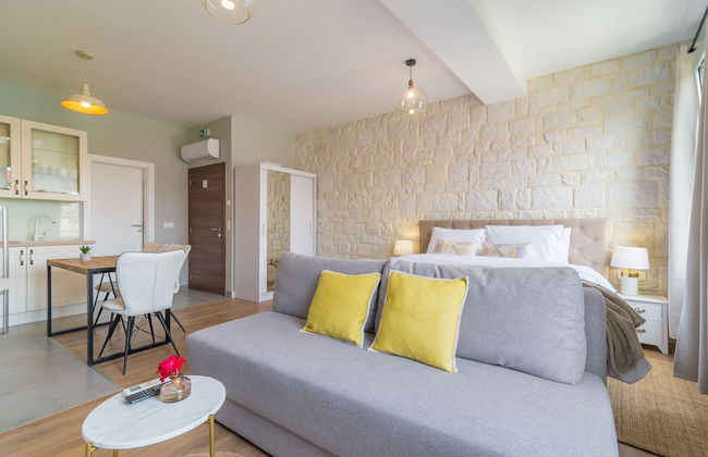 Luxurious Suites Elegance - Photo 32