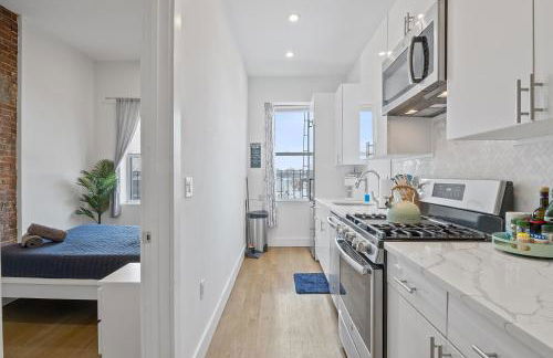 Chic Penthouse with bus stop at doorstep - 15 Minutes to NYC - Foto 13