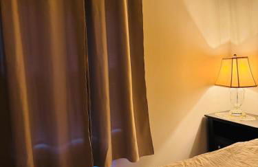 Bright Home for Family and Groups with Patio - Foto 17