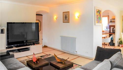 3 Bedroom Awesome Apartment In Autun - Foto 3