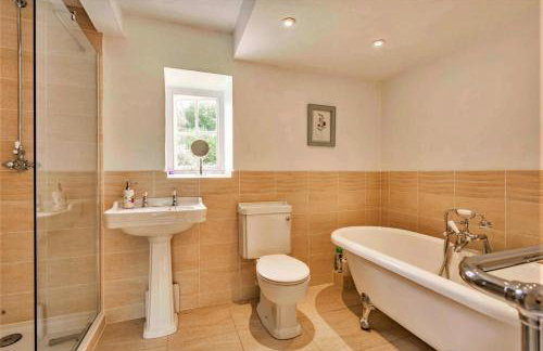 Finest Retreats - Islip Mill House - Beautiful Riverside Home - Photo 26