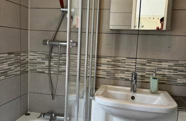 Cosy Modern Family Home Free Parking Garden - Foto 28