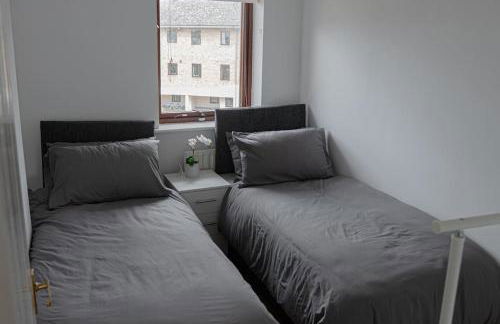 Stylish Waterfront Apartment - Photo 18