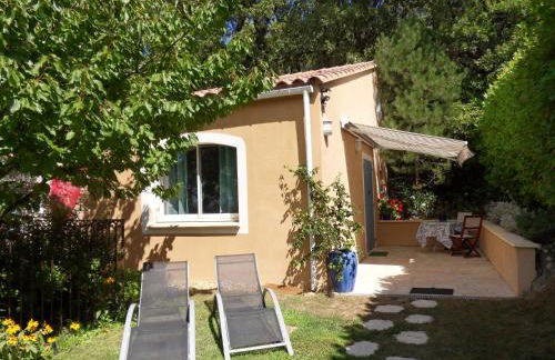 Les Hauts d'Eyragues gîte Aigue Marine Meublé classé 4 étoiles - Foto 7