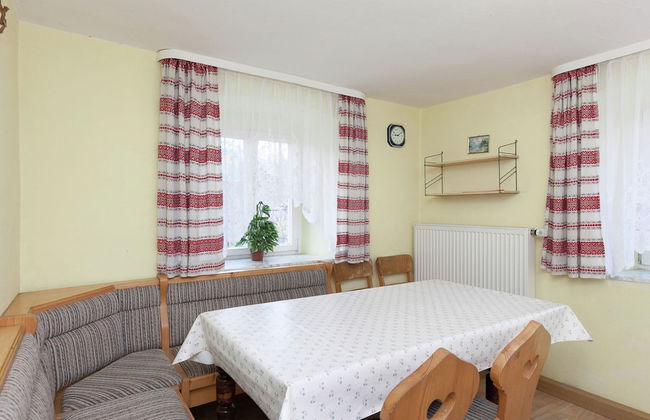 Family-friendly Tretting Home - Photo 3