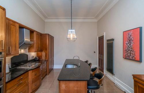 Georgian Elegance with Patio Garden West End - Pass the Keys - Foto 14