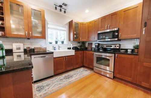 Cozy Cottage - Walk to Campus, Stadium, Downtown - Foto 4