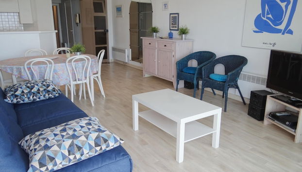 Seaside Getaway w/ Balcony - Foto 4, Sala de estar