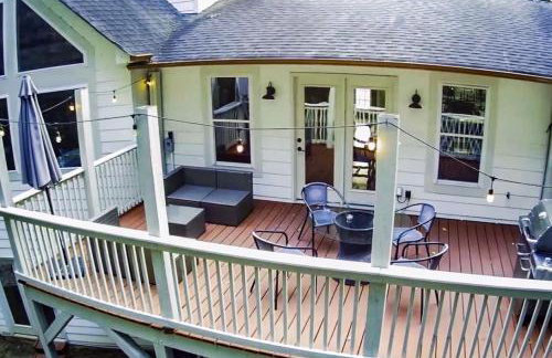 Waterfront Retreat with Spectacular Interior, Jacuzzi and Game Room in NC - Foto 58