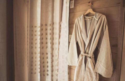 Clarity Cabin A-Frame Sanctuary w Hot Tub Fireplace Grill AC Hammock Chairs Fire Pit Pets OK - Foto 16