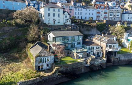 Riverside Apartment with Stunning Views & Patio - Foto 36