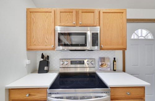 Serene Escape at Big Bass Lake & Pool Access - Foto 20