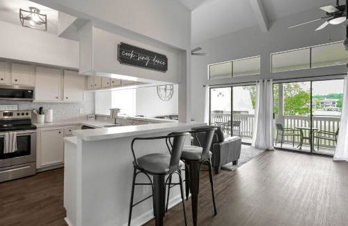 April Point Dr S - Photo 11