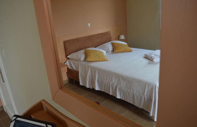 Mel's Apartments - Photo 5