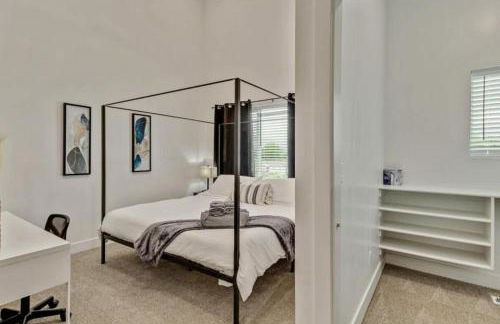 3 Min to DT - 2 Car Garage - Lux Townhome - King Bed - Foto 17